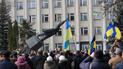 Активисты сбрасывают памятник Ленину в Конотопе на Сумщине