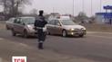 Відсьогодні водіям, що виїжджають за межі населених пунктів, слід вмикати ближнє світло фар
