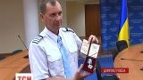 Орденом «За мужність» нагородили льотчика, який доправляв бюлетені на Донбас