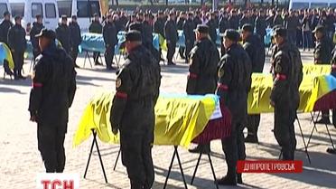 Дніпропетровськ попрощався з 21 бійцем, імена яких невідомі