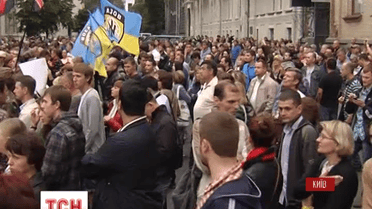 Бійці батальйонів «Айдар» та «Азов» та звичайні громадяни пікетували Адміністрацію Президента