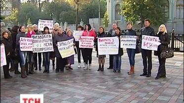 Під тиском вулиці відбувається сьогоднішнє засідання парламенту