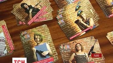 Молодые львовянки устроили фотосессию для военных