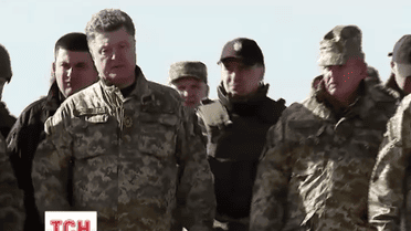 Президент Порошенко їздив у зону ураження ворожих гармат