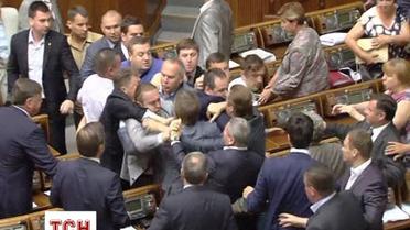В ВР после выступления регионала Николая Левченко подрались нардепы
