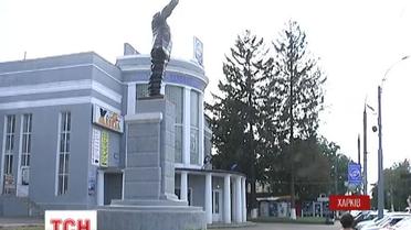 Сразу три памятника Ленину сломали этой ночью в Харькове