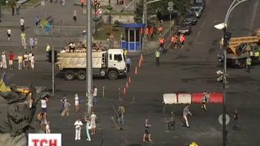 На Майдане становится все чище