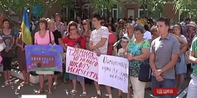 В Одесской области люди вышли против закрытия единственной украиноязычной школы