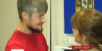 Полоненого росіянина на Донбасі віддали особисто матері