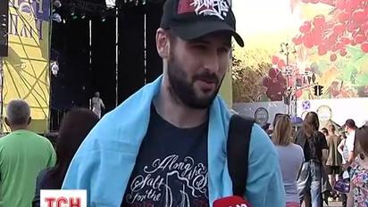 На Майдане Независимости украинские звезды спели в поддержку Донбасса