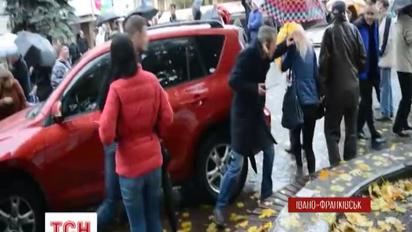 Яєчну атаку пережив  в Івано-Франківську Олег Ляшко