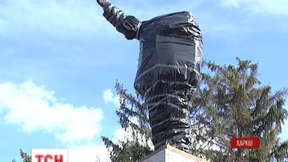 В Харькове ночью снесли два монумента вождю мирового пролетариата