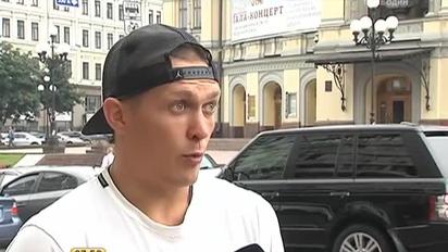 Сімферополець Усик їздить по окупованому півострову з українським прапором на авто