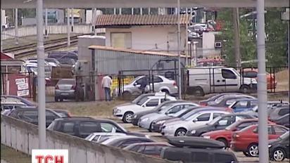 Народный суд над чиновником устроили владельцы автостоянок