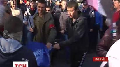 У Миколаєві Нестора Шуфрича закидали яйцями