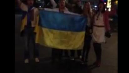 Под влиянием концерта "ОЕ" русские в Хельсинки пели гимн Украины (в видео присутствует ненормативная лексика)