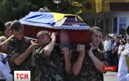 Волынь получила девять "грузов 200": некоторых бойцов похоронили в закрытых гробах