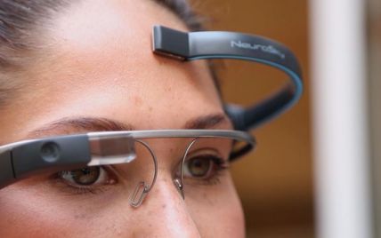 Британцы создали гаджет, который управляет Google Glass силой мысли