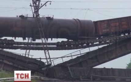 Террористы подорвали железнодорожный мост в 20 км от Донецка
