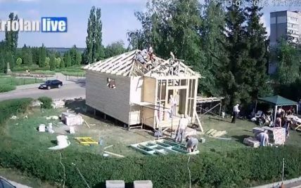 В Харькове строят храм за один день ради прекращения войны