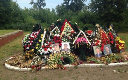 В братской могиле в Славянске нашли 14 тел убитых террористами людей