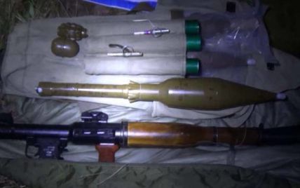 Під Києвом правоохоронці знайшли схованку з гранатометом, гранатами та патронами