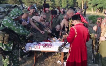 В Сети появилось видео, как бойцы АТО пишут письмо "царю" Путину