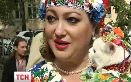 На киевский парад вышиванок принесли котов в украинской национальной одежде