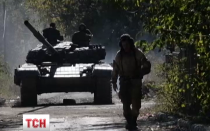 Танки на донецькому летовищі та знущання з чоловіка у Зугресі. Черговий день у зоні АТО