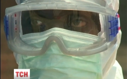 В Україні будуть стежити за пасажирами літаків через смертоносний вірус Ебола