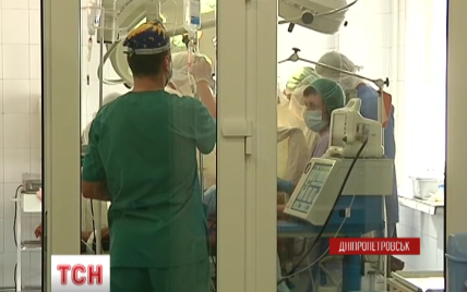 У Дніпропетровську медики рятують життя пораненим бійцям АТО і другу добу не виходять із операційних