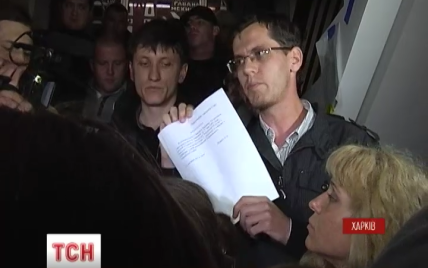 В Харькове активисты пришли домой к Кернесу требовать его отставки