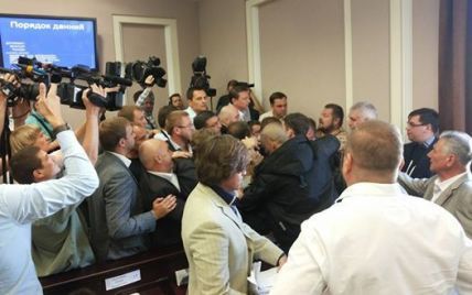 У Київраді депутати побились через земельні питання