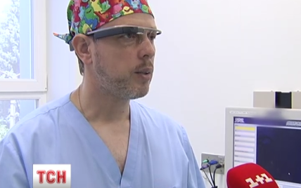 Пластичний хірург транслював операцію зі збільшення грудей через Google Glass