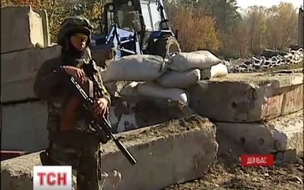 Оточений блокпост на Луганщині тримається з останніх сил і чекає вогневої підтримки армії