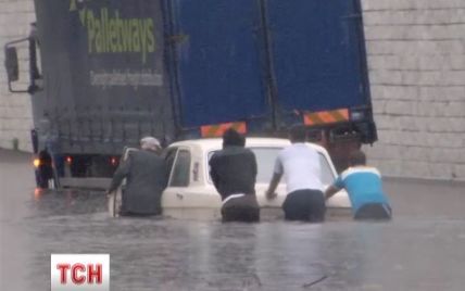 Большой ливень в Киеве остановил общественный транспорт и затопил улицы