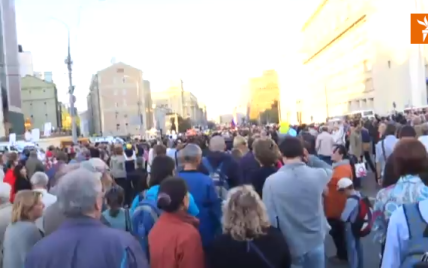 Учасники "Маршу миру" вже понад годину йдуть Москвою нескінченним потоком