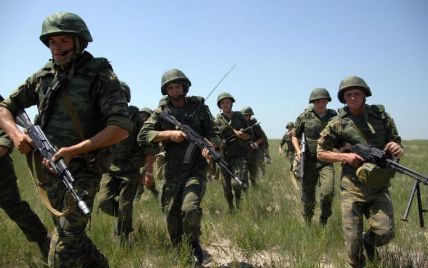 Росія стягнула до кордону з Україною 45 тисяч військових із сотнями танків і "Градів"