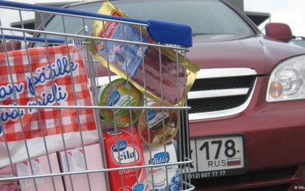 Через продуктові санкції "голодні" росіяни ринулися скуповуватися у супермаркетах Фінляндії
