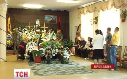 На Тернопільщині поховали "айдарівця", якого вбили бойовики під прапором перемирʼя