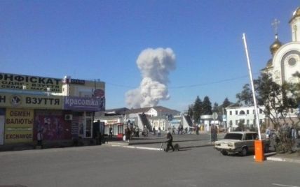 "Гриб" дыма над Донецком образовал сверхмощный взрыв на химическом заводе