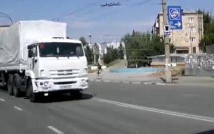 "Гуманітарний конвой" із Росії змінив маршрут і розділився біля Краснодона – очевидці