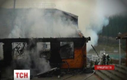 На Прикарпатье загорелся гостиничный комплекс сына Януковича