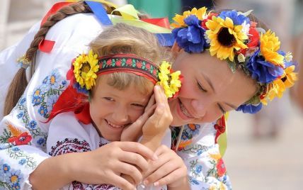 Украинцы отмечают День вышиванки: в городах готовятся устанавливать праздничные рекорды