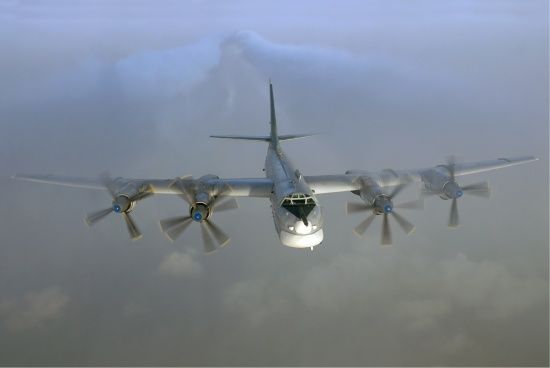 "Бавовна" на російському аеродромі "Енгельс": з'явилися знімки пошкоджених бомбардувальників (фото)