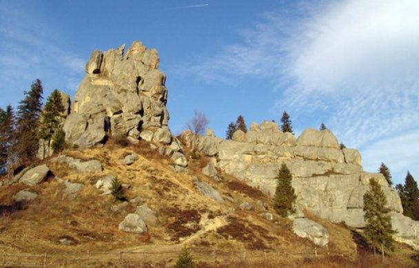 Урицкие скалы - памятник природы и археологии национального значения, он не имеет аналогов в Европе / © 7chudes.in.ua
