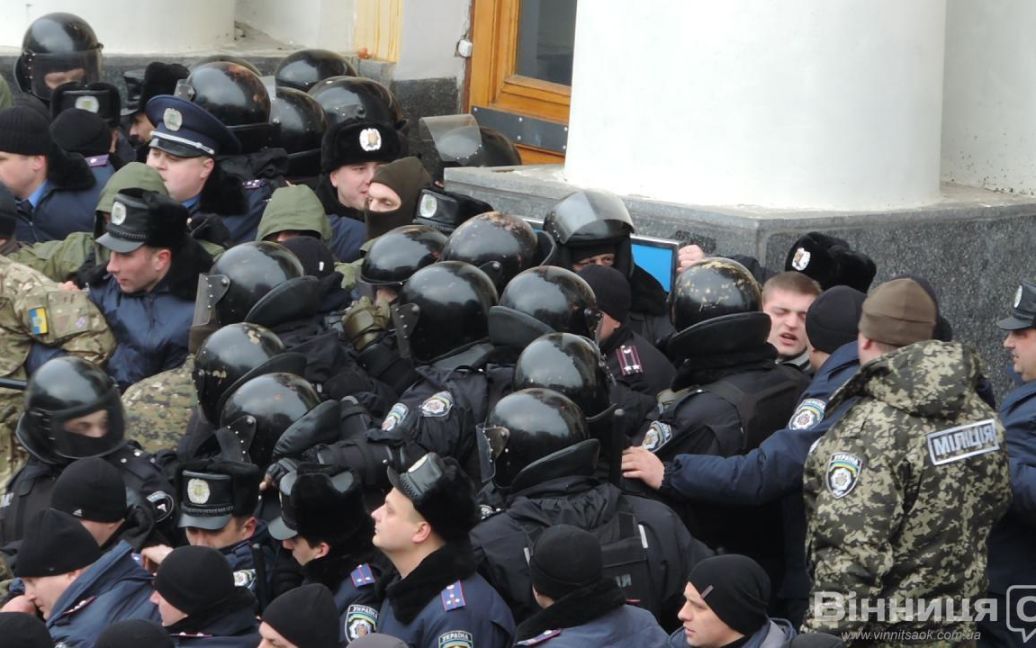 6 декабря в центре Винницы произошли массовые столкновения / © vinnitsaok.com.ua