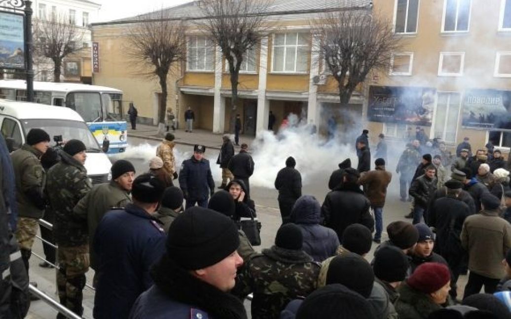 6 декабря в центре Винницы произошли массовые столкновения / © vn.20minut.ua