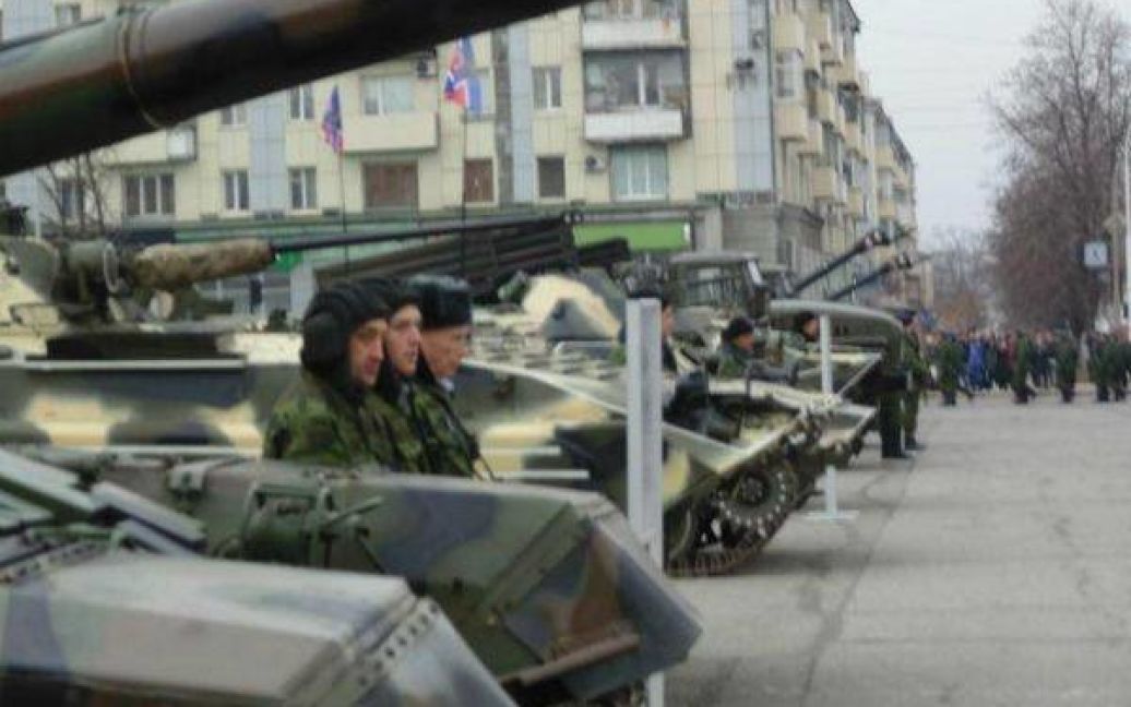 Российские военные и техника выстроились на параде в Луганске / © facebook.com/olegnovikovkh