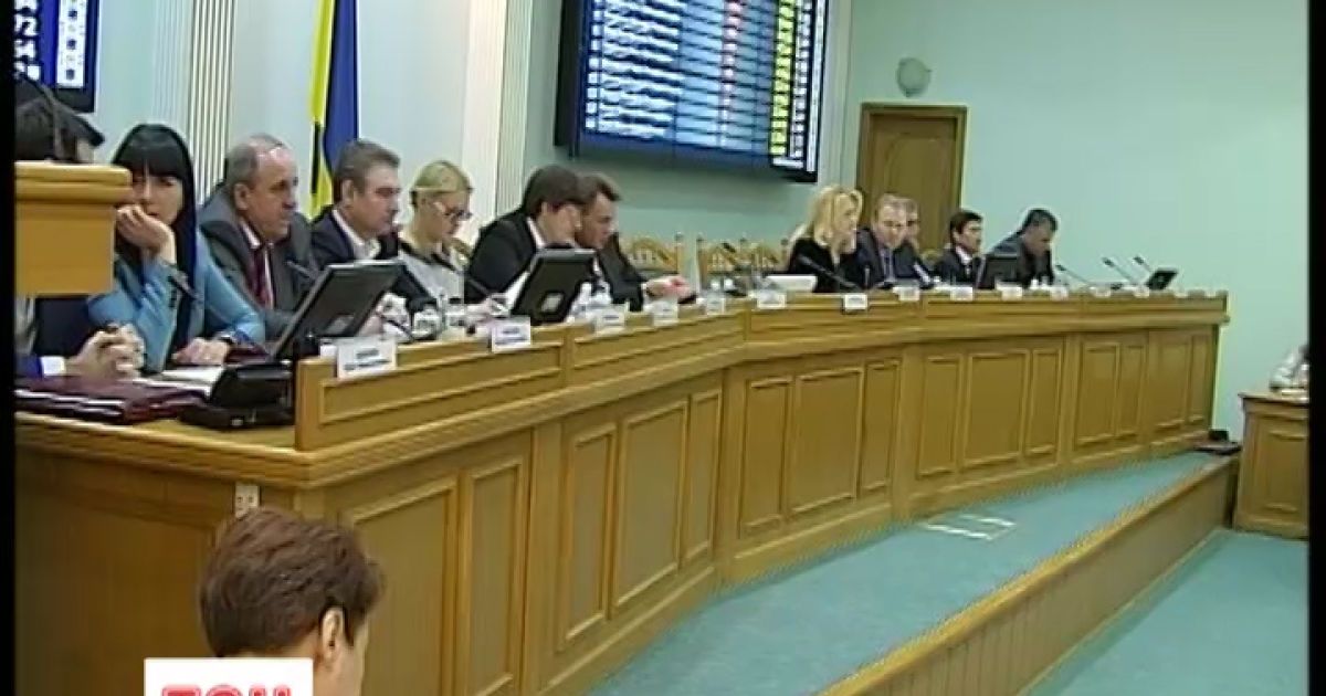 Наибольшую критику Комитета избирателей Украины вызвала работа Центральной избирательной комиссии и окружных избирательных комиссий